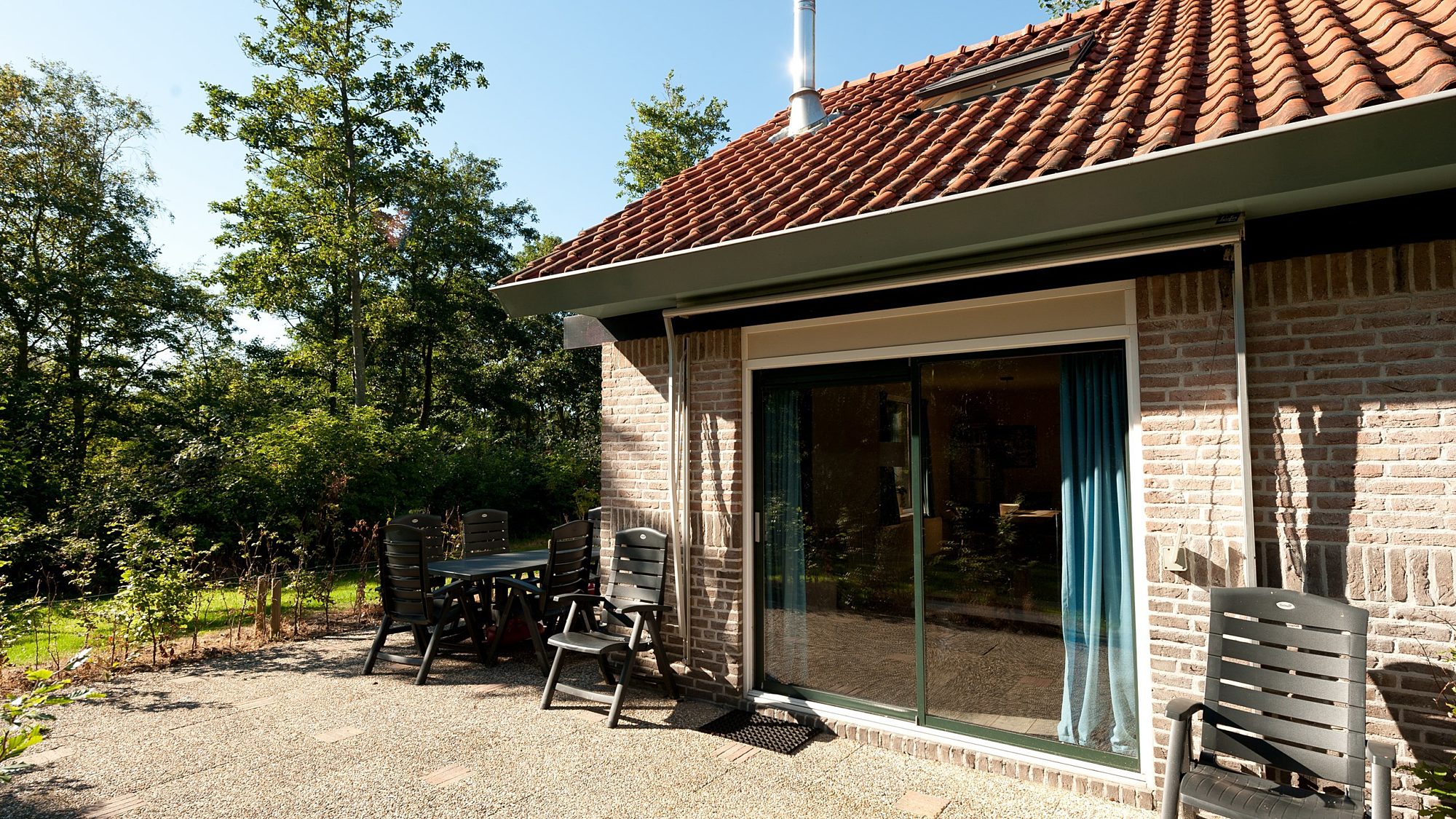 Zonnig terras openslaande deuren Vakantiehuis 8 personen Midsland Noord Terschelling