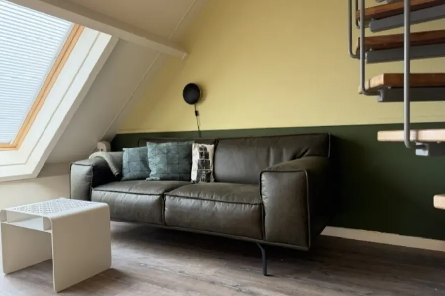 Woonkamer studio etage hotel Tjermelan